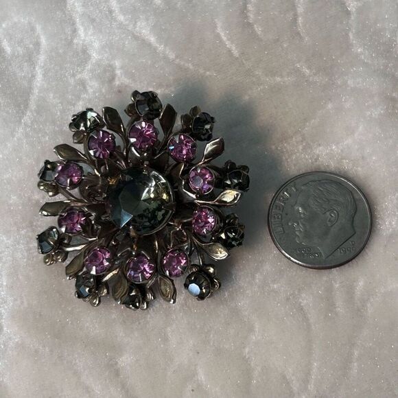 Vintage Jewelry Brooch Pin Pink Green Round Rhinestones Riveted Construction - Picture 5 of 6